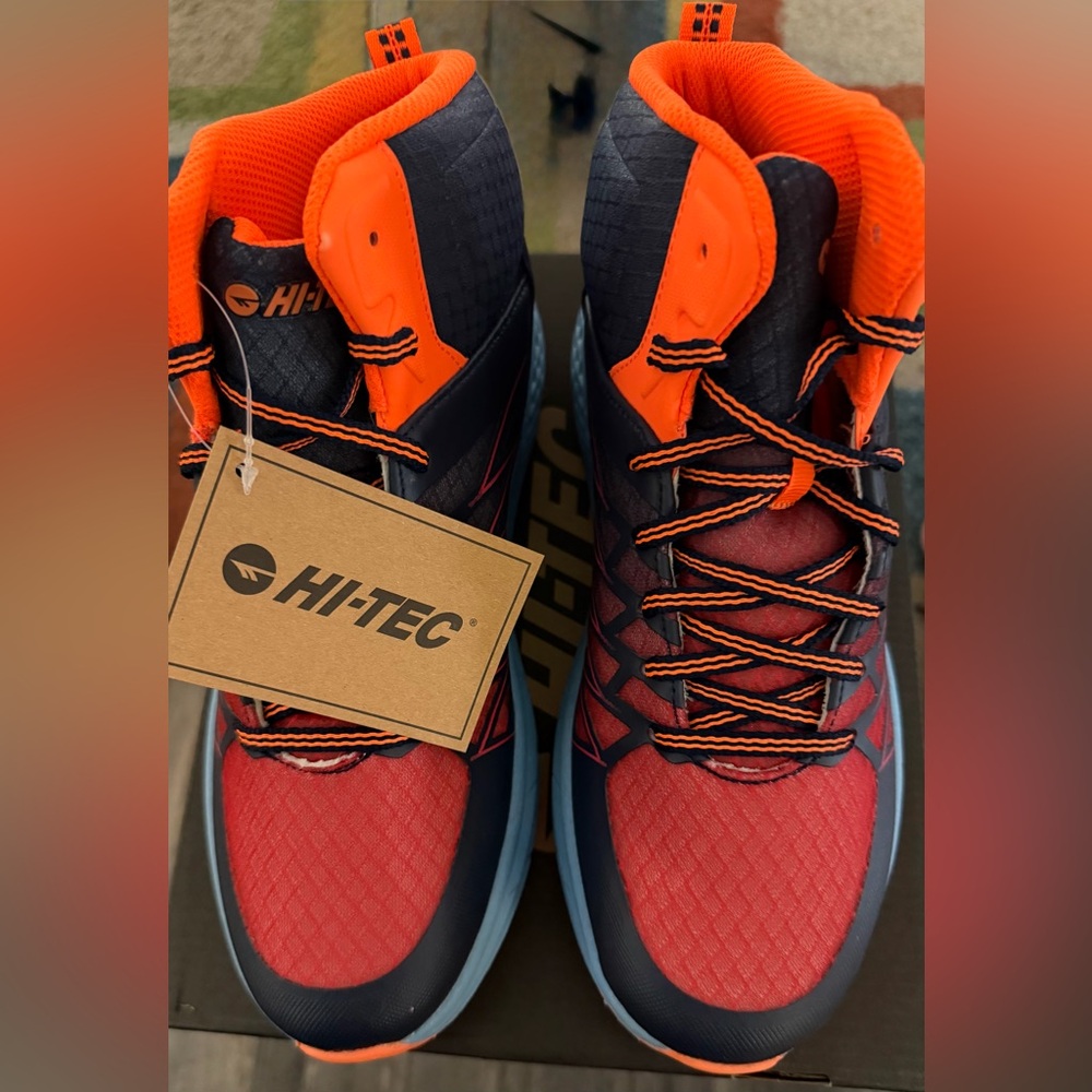 Hi-Tec men’s 8.5 demolisher mid shoes- new in box